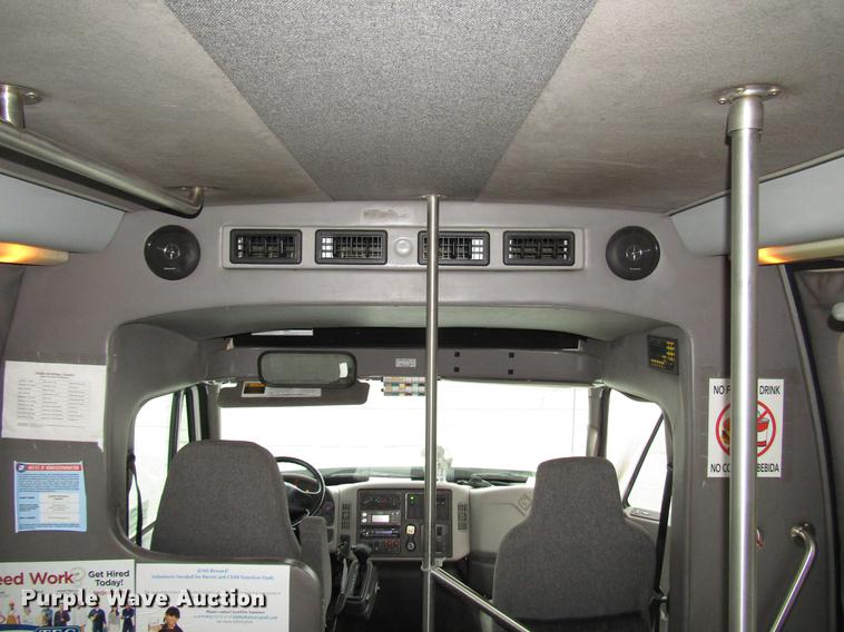 image for item DF7839 2008 International 3200 shuttle bus