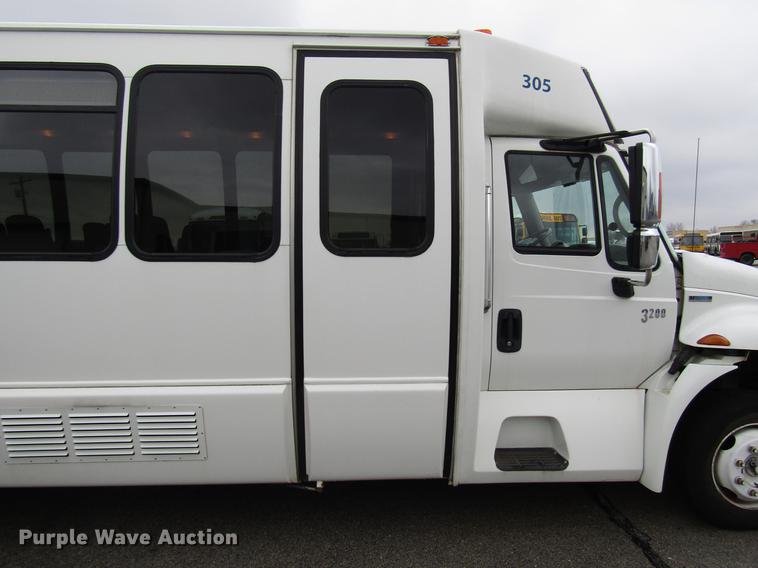 image for item DF7839 2008 International 3200 shuttle bus