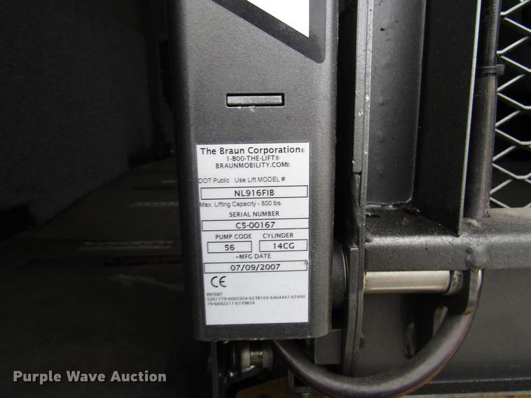 image for item DF7839 2008 International 3200 shuttle bus