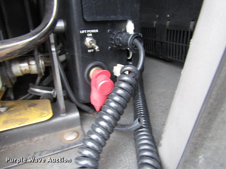 image for item DF7839 2008 International 3200 shuttle bus