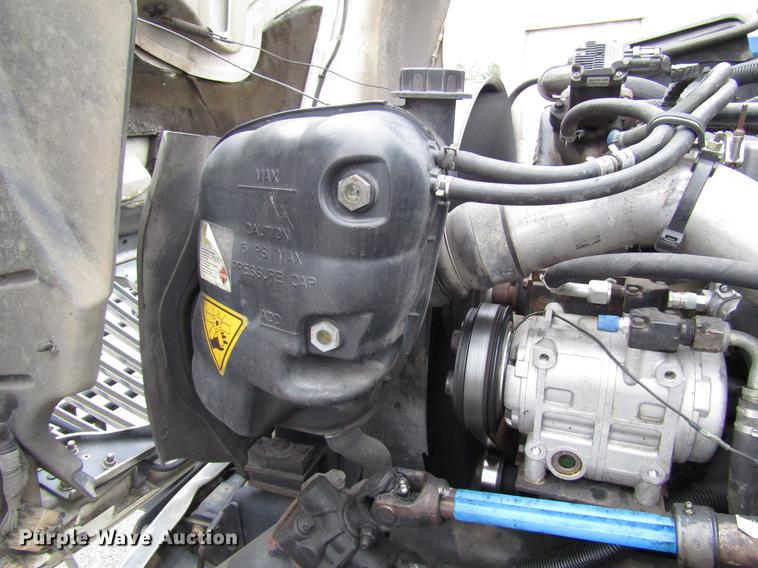 image for item DF7839 2008 International 3200 shuttle bus