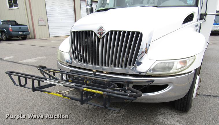 image for item DF7839 2008 International 3200 shuttle bus