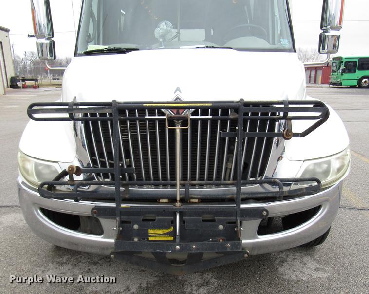 image for item DF7839 2008 International 3200 shuttle bus