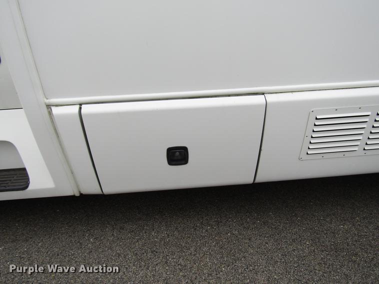 image for item DF7839 2008 International 3200 shuttle bus