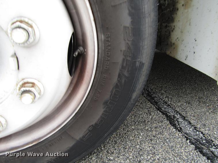 image for item DF7839 2008 International 3200 shuttle bus