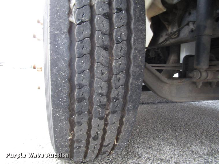 image for item DF7839 2008 International 3200 shuttle bus