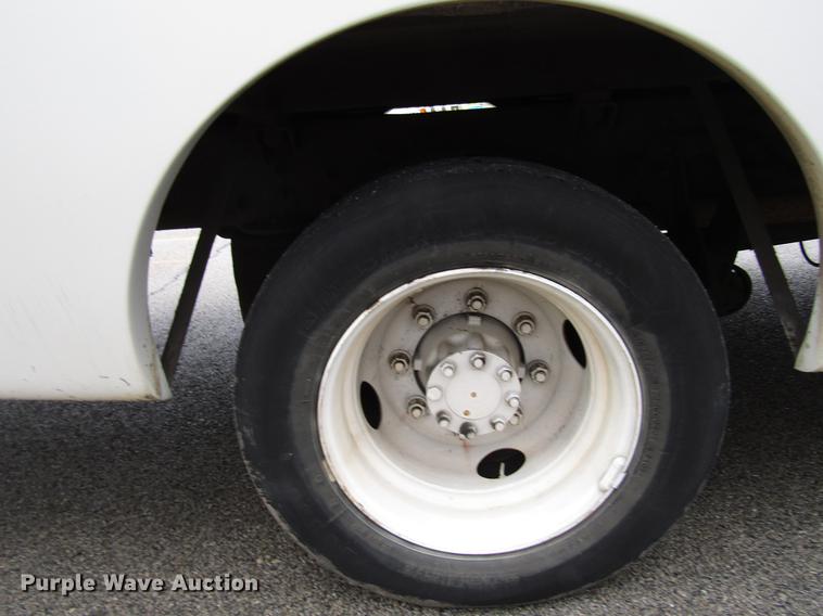 image for item DF7839 2008 International 3200 shuttle bus