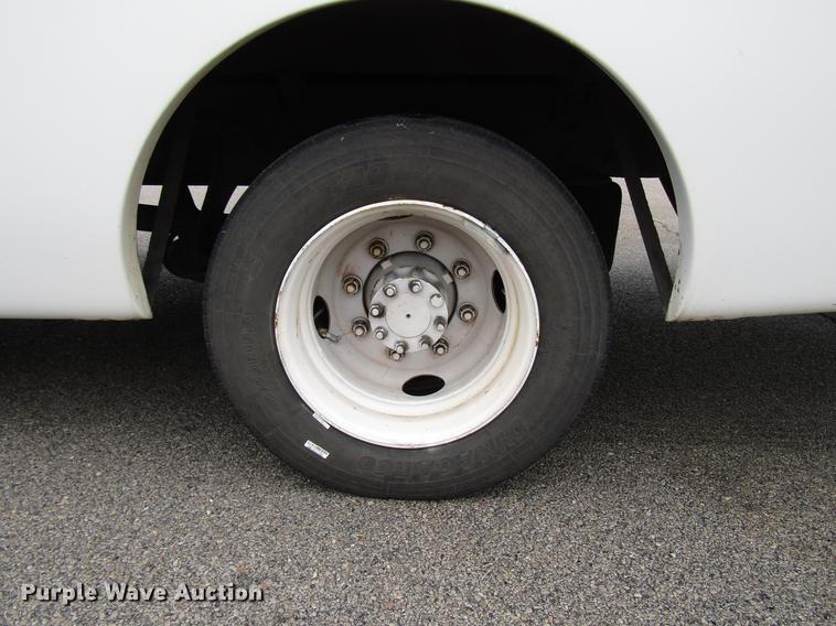 image for item DF7839 2008 International 3200 shuttle bus