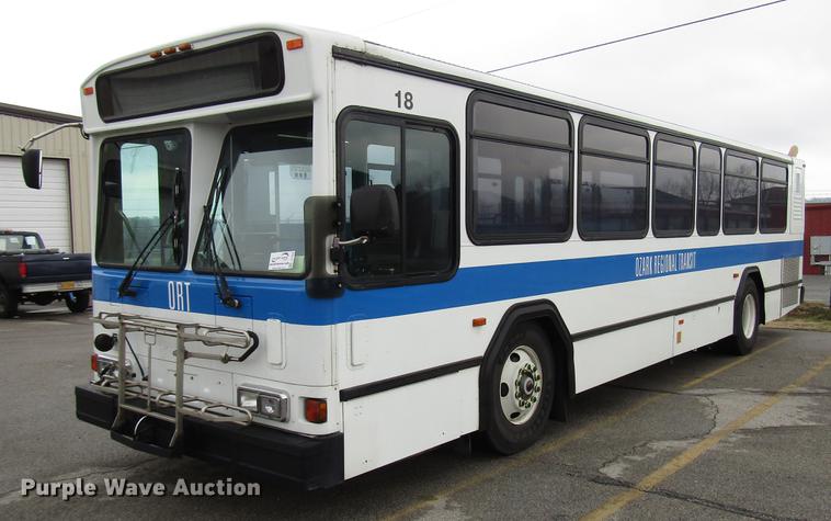 image for item DF7840 2001 Gillig G21B096N4 shuttle bus