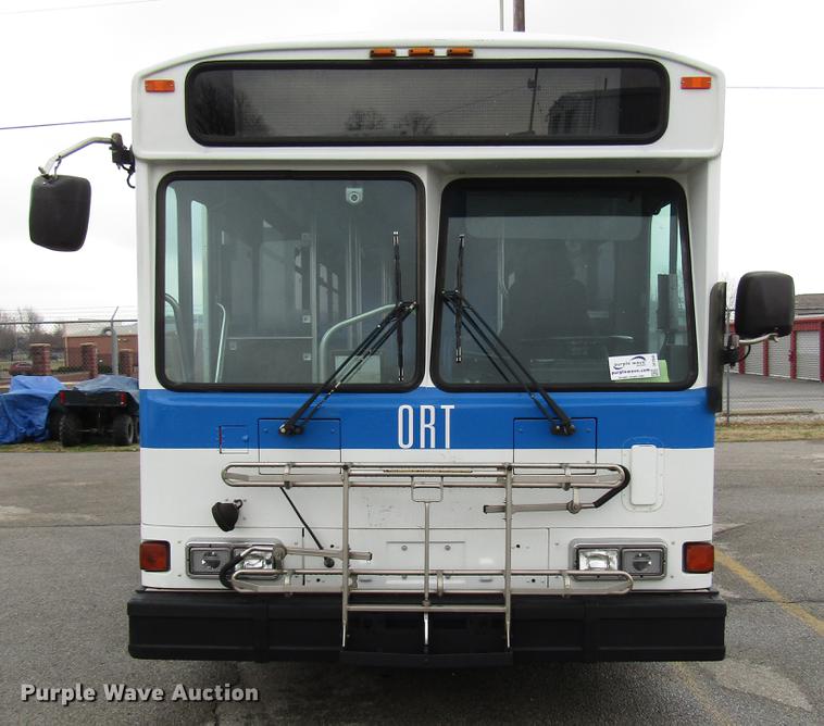 image for item DF7840 2001 Gillig G21B096N4 shuttle bus