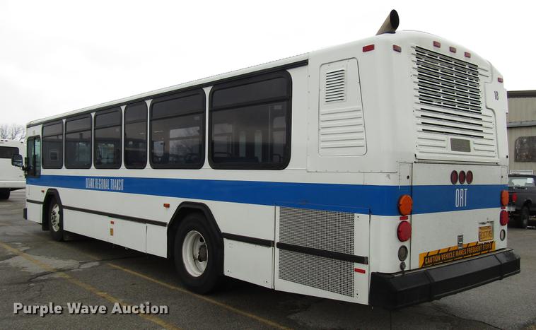 image for item DF7840 2001 Gillig G21B096N4 shuttle bus