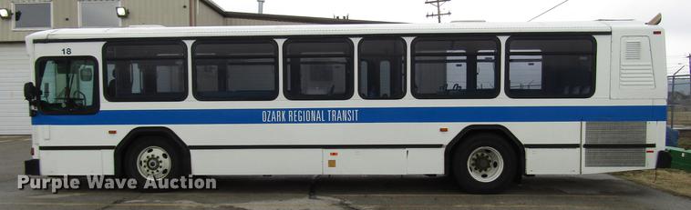 image for item DF7840 2001 Gillig G21B096N4 shuttle bus