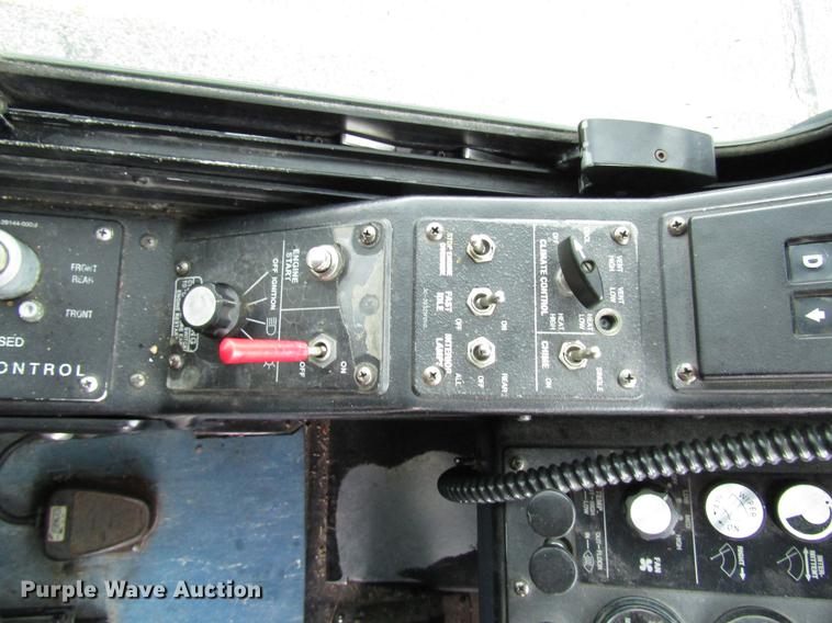 image for item DF7840 2001 Gillig G21B096N4 shuttle bus