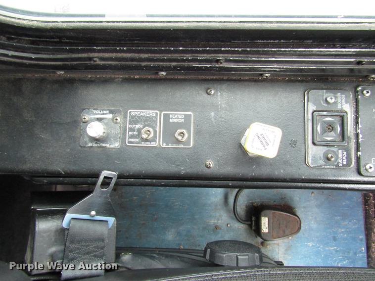 image for item DF7840 2001 Gillig G21B096N4 shuttle bus