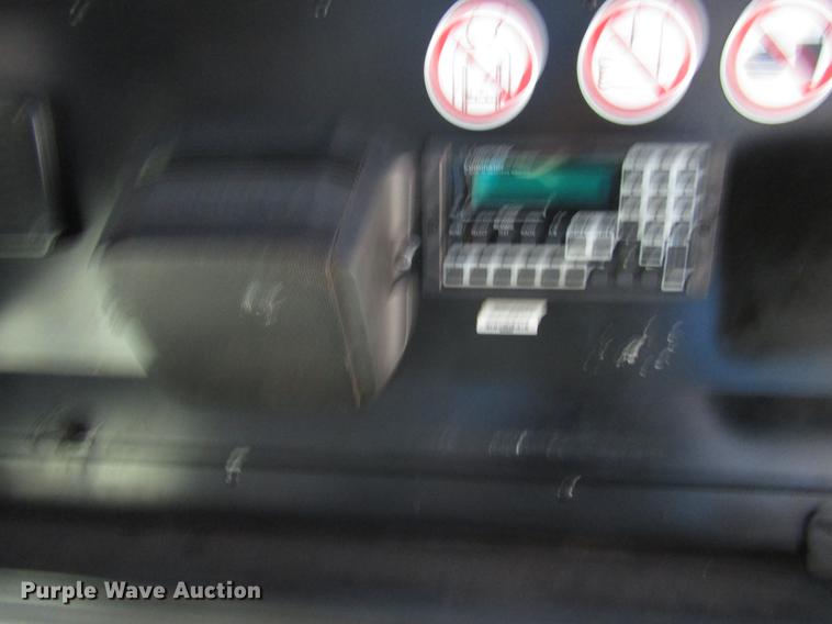 image for item DF7840 2001 Gillig G21B096N4 shuttle bus