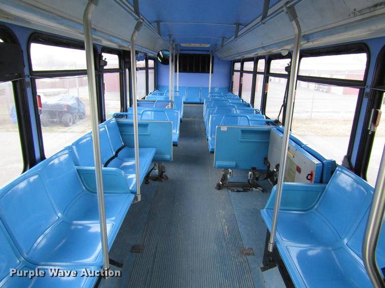 image for item DF7840 2001 Gillig G21B096N4 shuttle bus