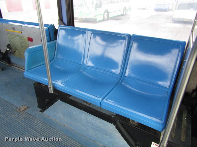 image for item DF7840 2001 Gillig G21B096N4 shuttle bus