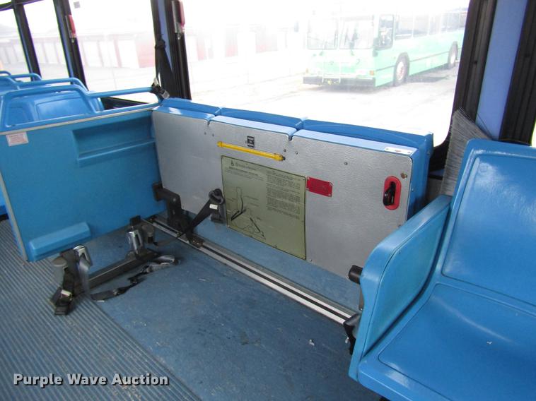 image for item DF7840 2001 Gillig G21B096N4 shuttle bus