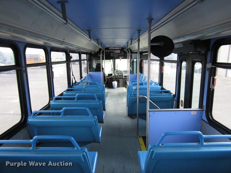 image for item DF7840 2001 Gillig G21B096N4 shuttle bus