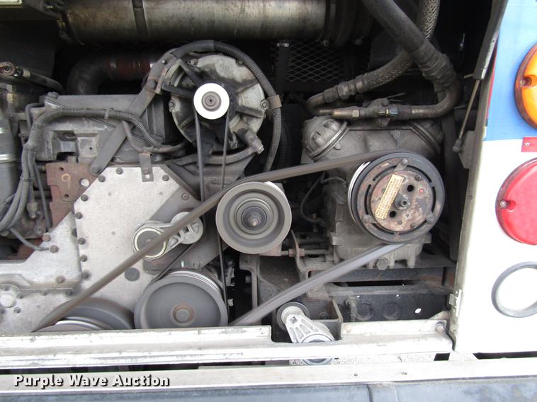 image for item DF7840 2001 Gillig G21B096N4 shuttle bus