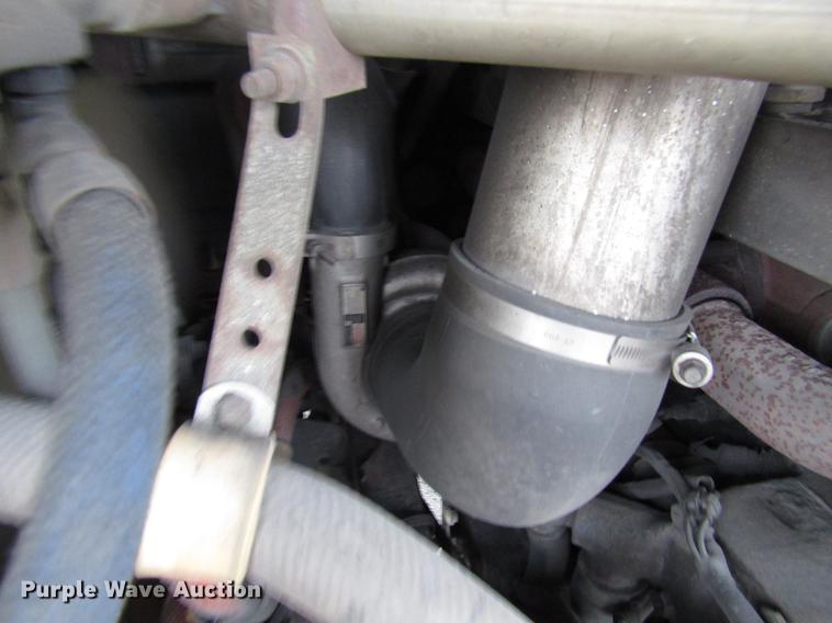 image for item DF7840 2001 Gillig G21B096N4 shuttle bus