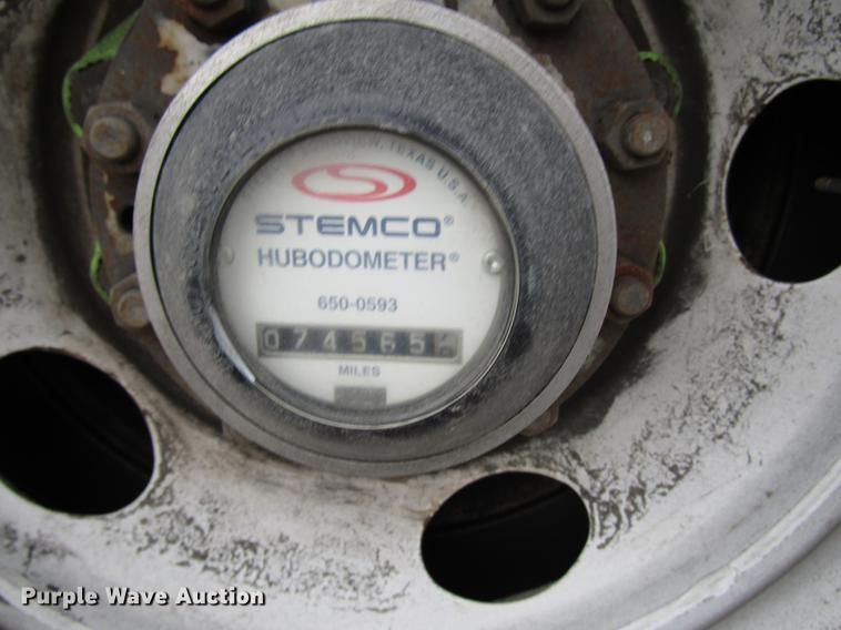 image for item DF7840 2001 Gillig G21B096N4 shuttle bus