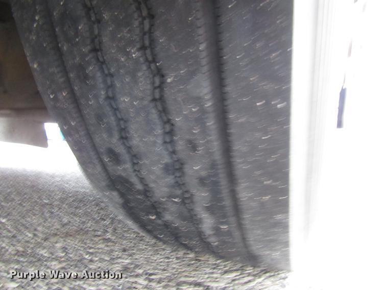 image for item DF7840 2001 Gillig G21B096N4 shuttle bus