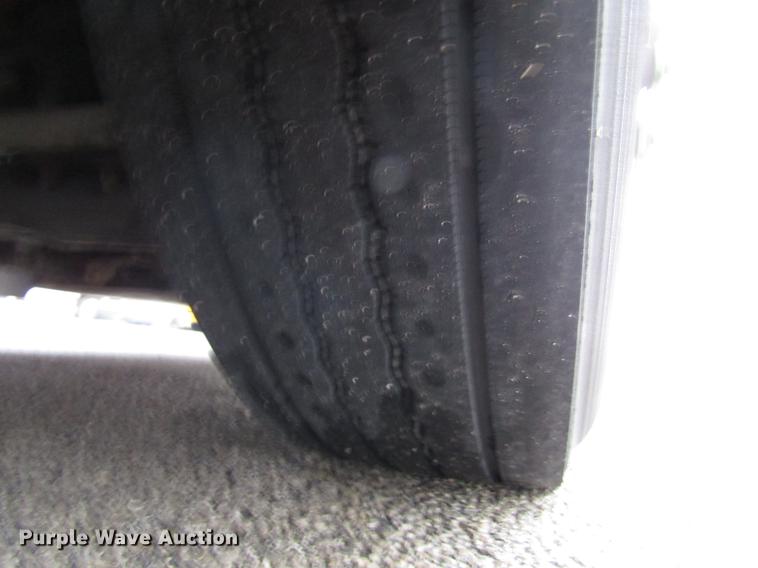 image for item DF7840 2001 Gillig G21B096N4 shuttle bus