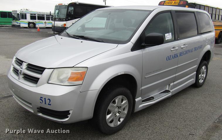 image for item DF7841 2010 Dodge Grand Caravan van