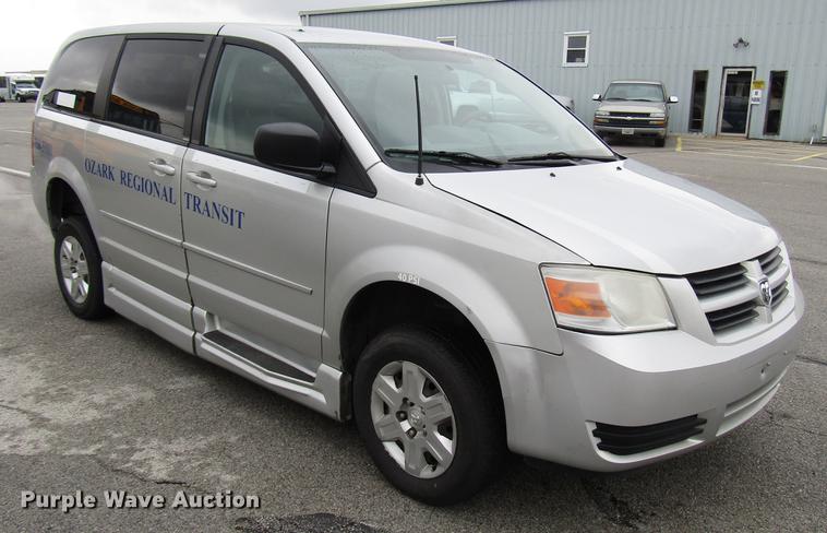 image for item DF7841 2010 Dodge Grand Caravan van