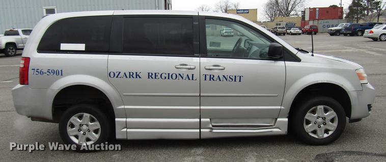 image for item DF7841 2010 Dodge Grand Caravan van
