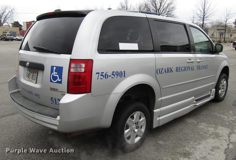 image for item DF7841 2010 Dodge Grand Caravan van