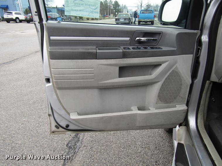 image for item DF7841 2010 Dodge Grand Caravan van