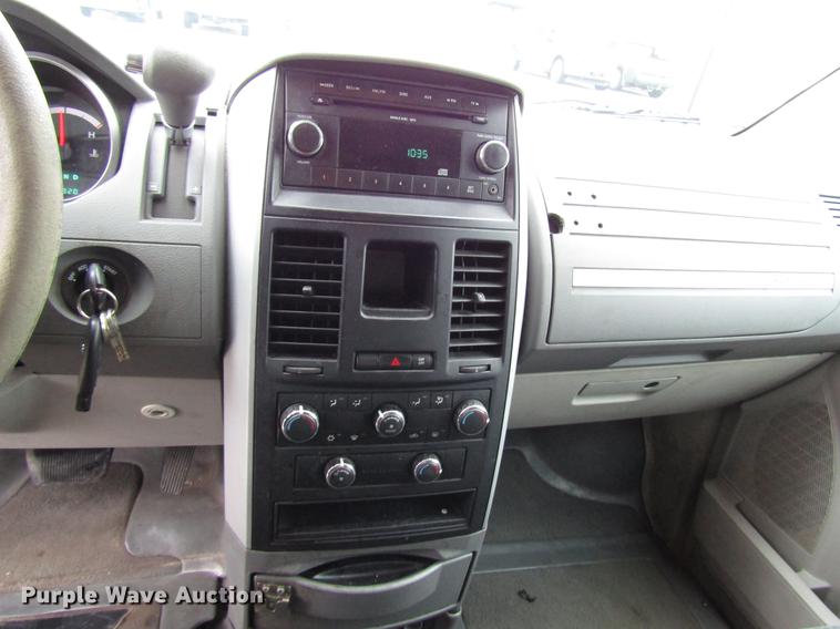 image for item DF7841 2010 Dodge Grand Caravan van