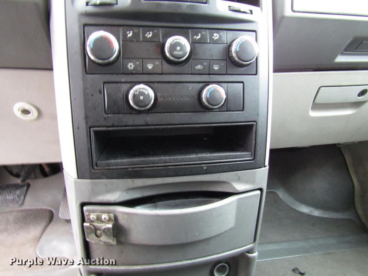 image for item DF7841 2010 Dodge Grand Caravan van
