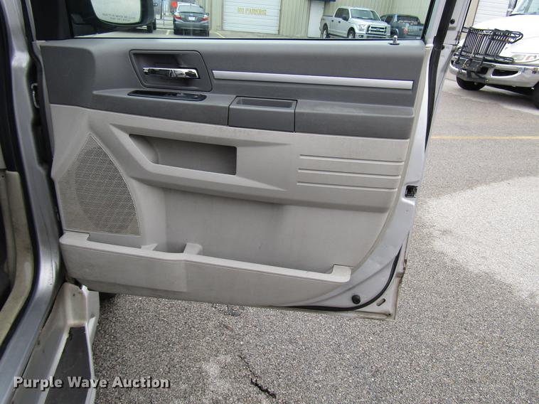 image for item DF7841 2010 Dodge Grand Caravan van