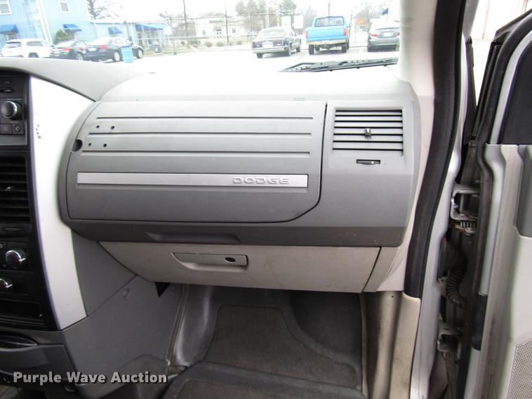 image for item DF7841 2010 Dodge Grand Caravan van