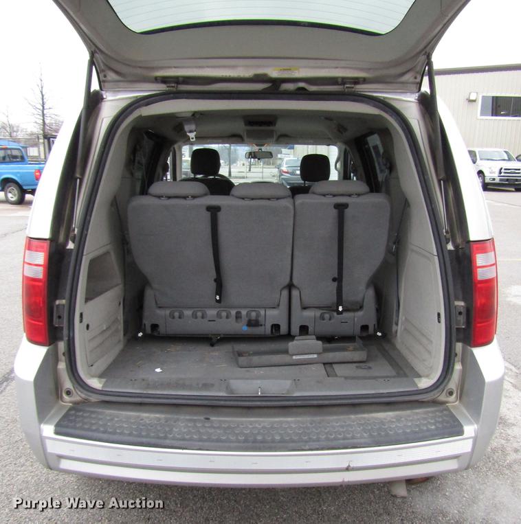 image for item DF7841 2010 Dodge Grand Caravan van