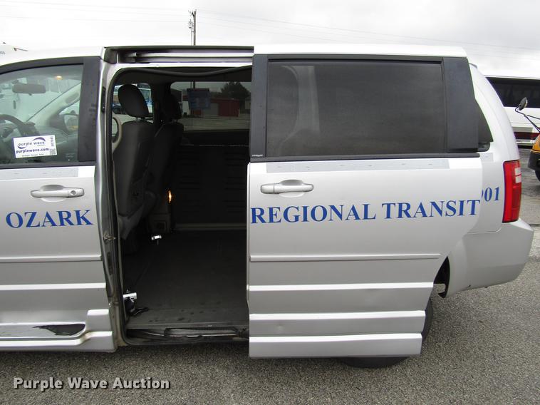 image for item DF7841 2010 Dodge Grand Caravan van
