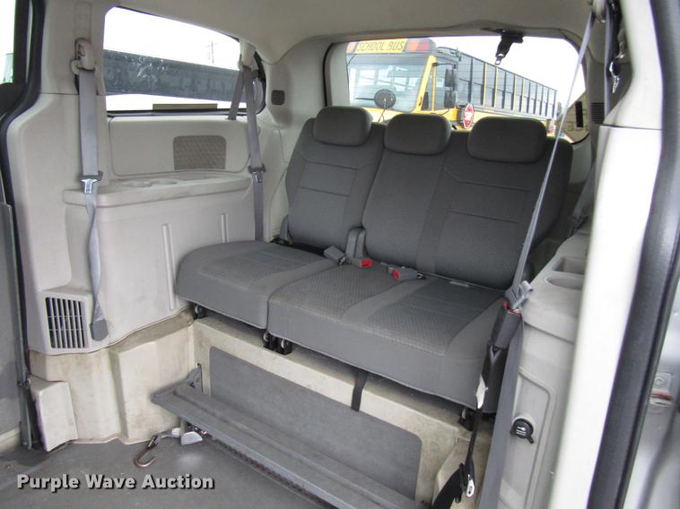 image for item DF7841 2010 Dodge Grand Caravan van