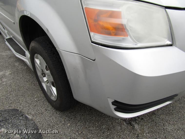 image for item DF7841 2010 Dodge Grand Caravan van