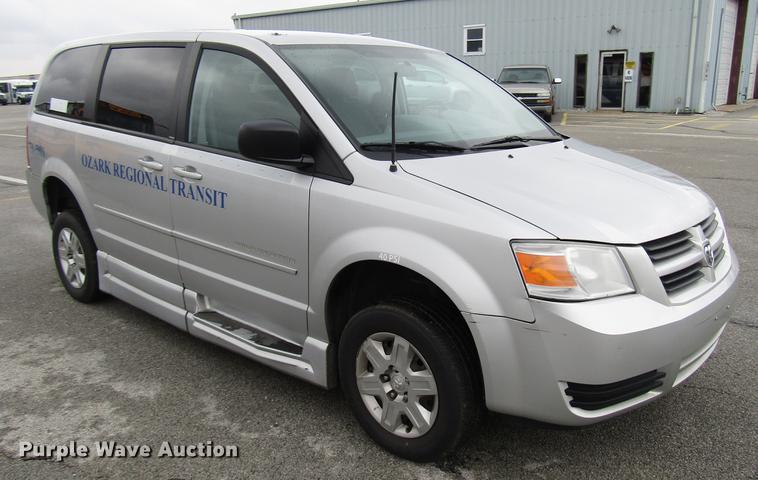 image for item DF7842 2010 Dodge Grand Caravan van