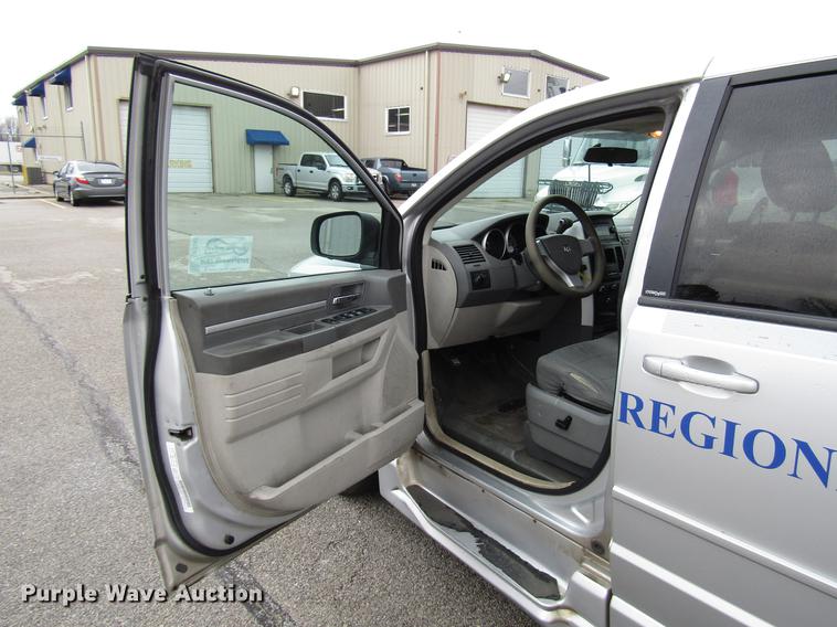 image for item DF7842 2010 Dodge Grand Caravan van