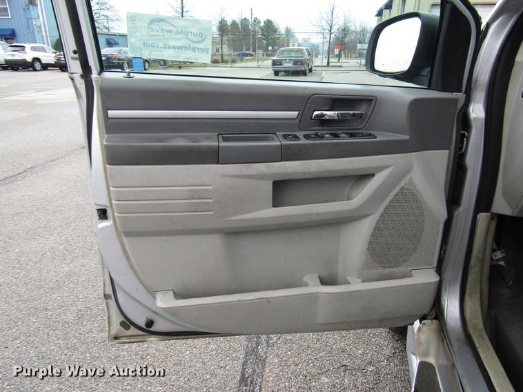 image for item DF7842 2010 Dodge Grand Caravan van
