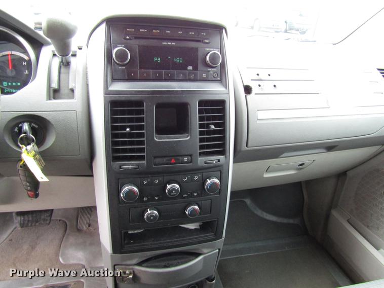 image for item DF7842 2010 Dodge Grand Caravan van