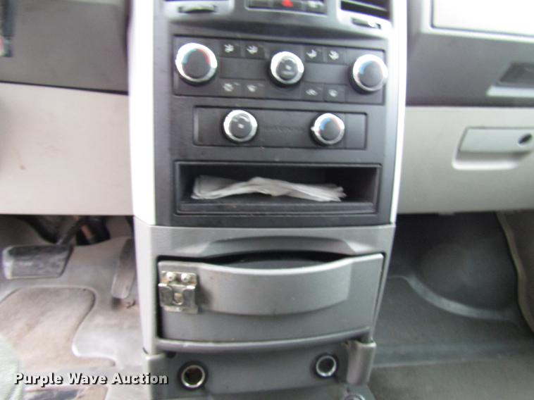 image for item DF7842 2010 Dodge Grand Caravan van