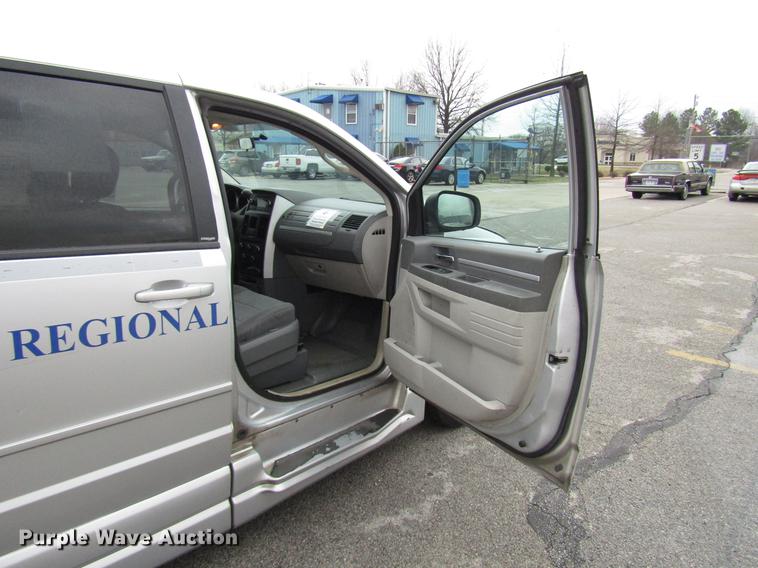 image for item DF7842 2010 Dodge Grand Caravan van