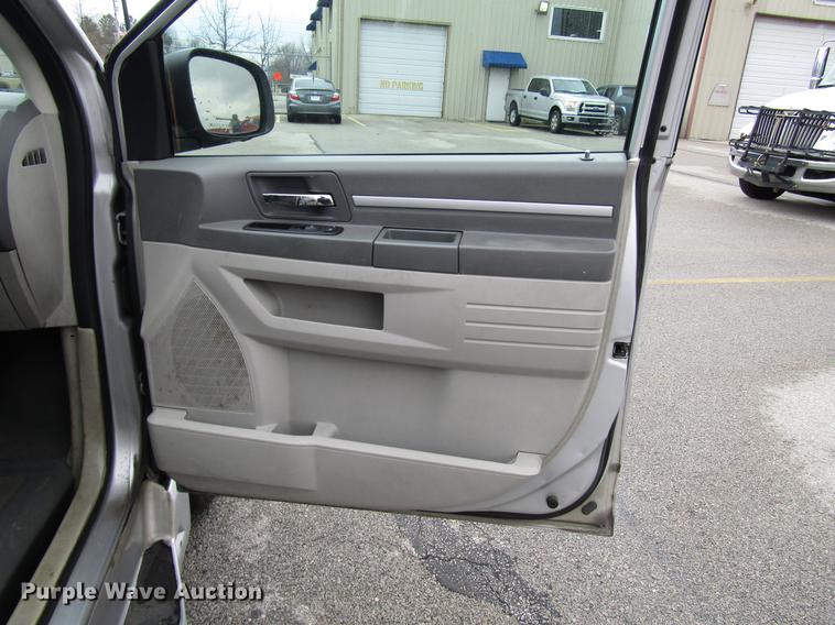 image for item DF7842 2010 Dodge Grand Caravan van