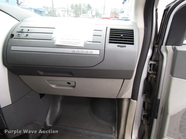 image for item DF7842 2010 Dodge Grand Caravan van