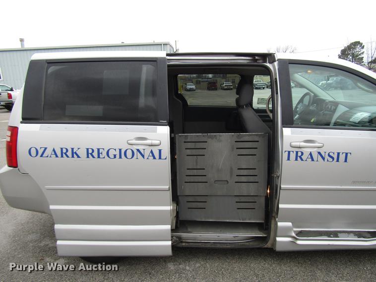 image for item DF7842 2010 Dodge Grand Caravan van